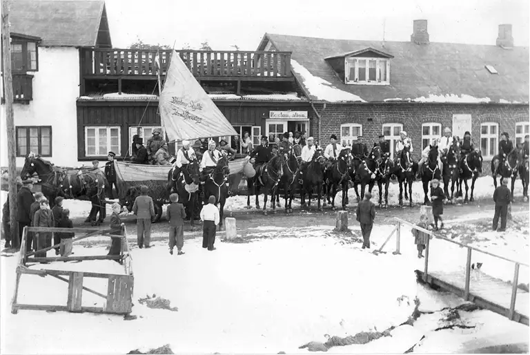 Blistrup Skytteforenings fastelavnsridning, cirka 1941