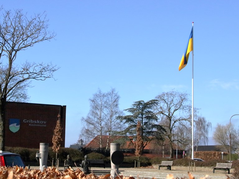 Det ukrainske flag vajer ved Gribskov Rådhus 