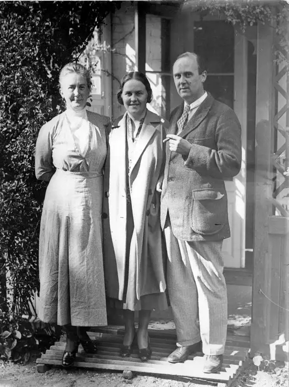 Marie med sin svigermor Elisa Andreasen og Victor, ca. 1940