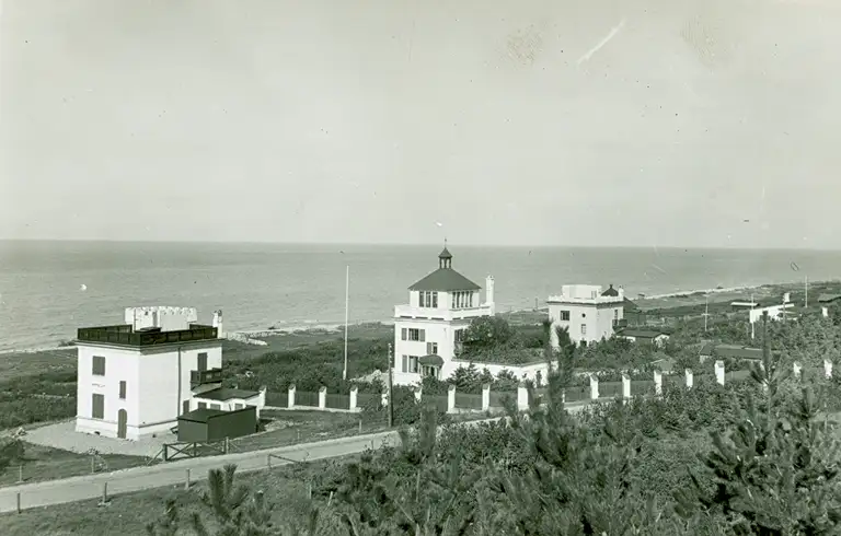 Udkigspunktet ved Udsholt Strand, ca. 1930. Herfra så de to karle lysskæret ca. 400 meter fra land.